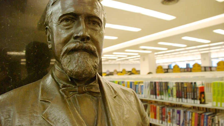 Milwaukee Public Library showing art, a statue or sculpture and interior views