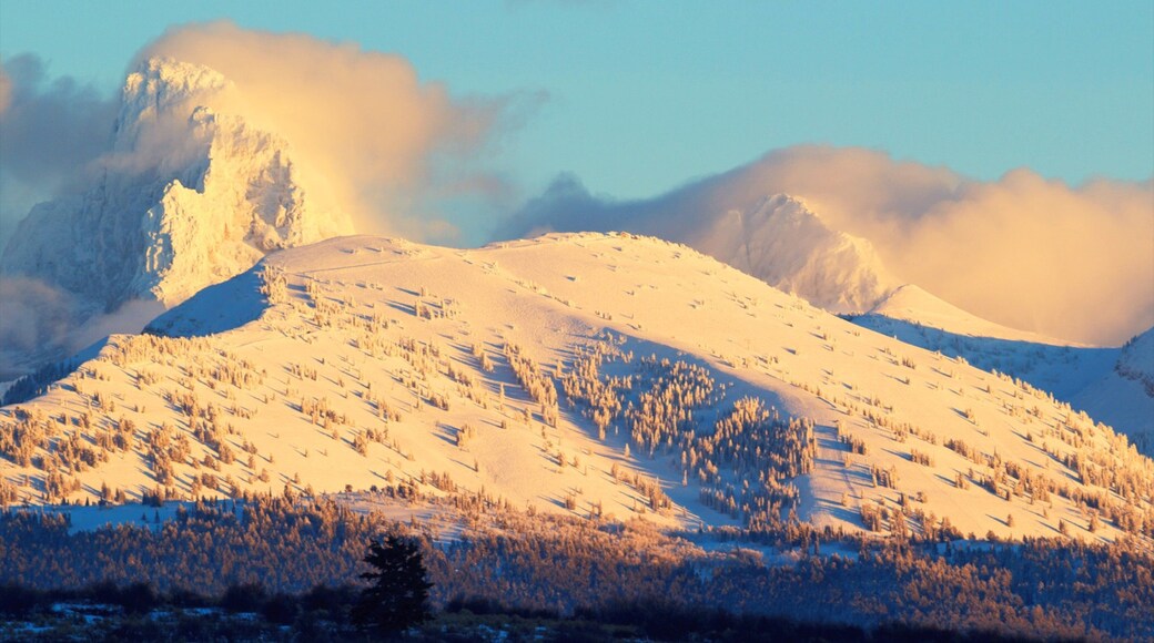 Grand Targhee Resort som viser snø, solnedgang og fjell