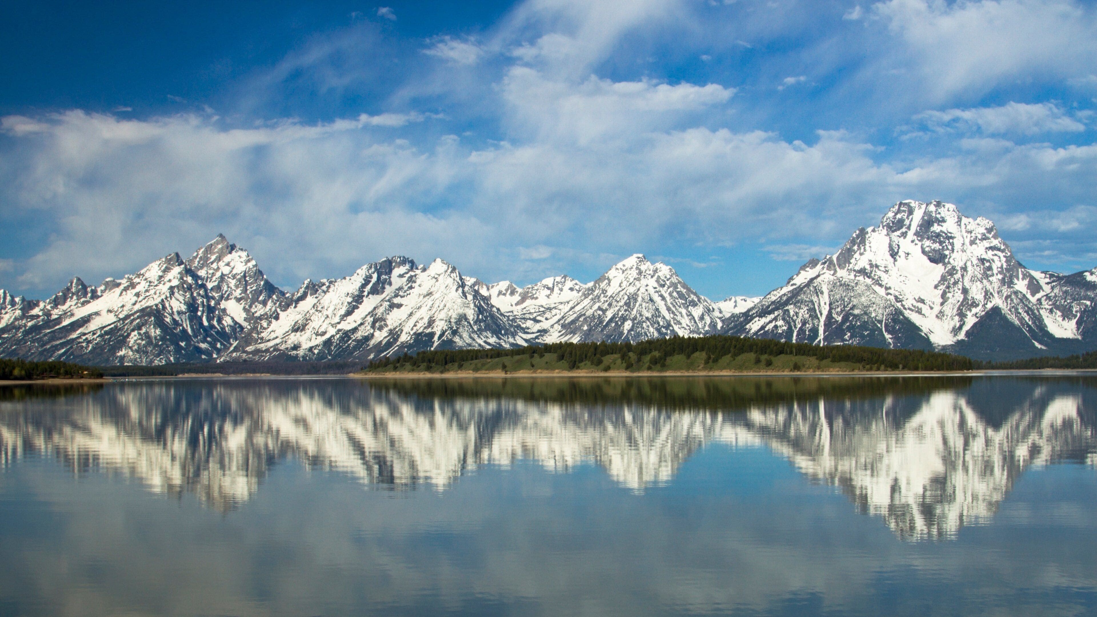 Jackson Hole Mountain Resort featuring snow, a lake or waterhole and mountains