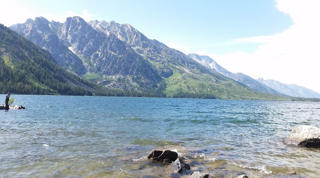Hidden Falls trail follows the edge of Jenny Lake for a fairly easy 5 mile hike to Hidden Falls. You can take a boat shuttle across the lake for $9/pp each way to shave a mile off the hike in either direction. For 2015, the adjacent trail to Inspiration Point is closed for restoration.
#hiking
#UStravel
#NationalPark
#Wyoming
#lake
#mountains
#gooutside