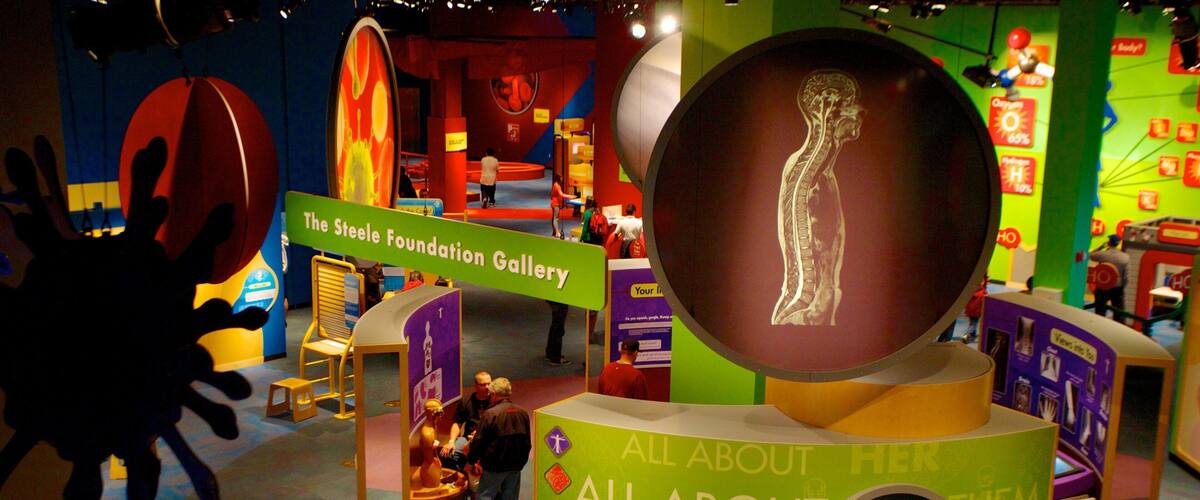 Arizona Science Center mostrando vistas internas e sinalização