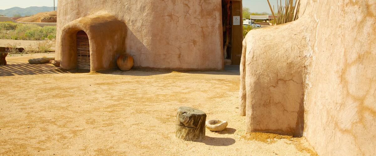 S'edav Va'aki Museum showcases traditional Native American architecture in Phoenix, Arizona during bright daylight