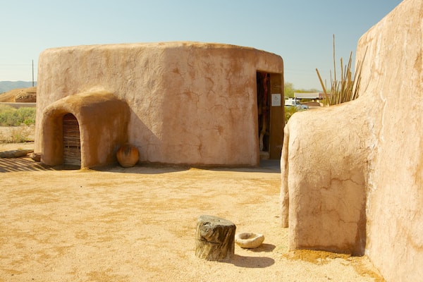 S'edav Va'aki Museum showcases traditional Native American architecture in Phoenix, Arizona during bright daylight