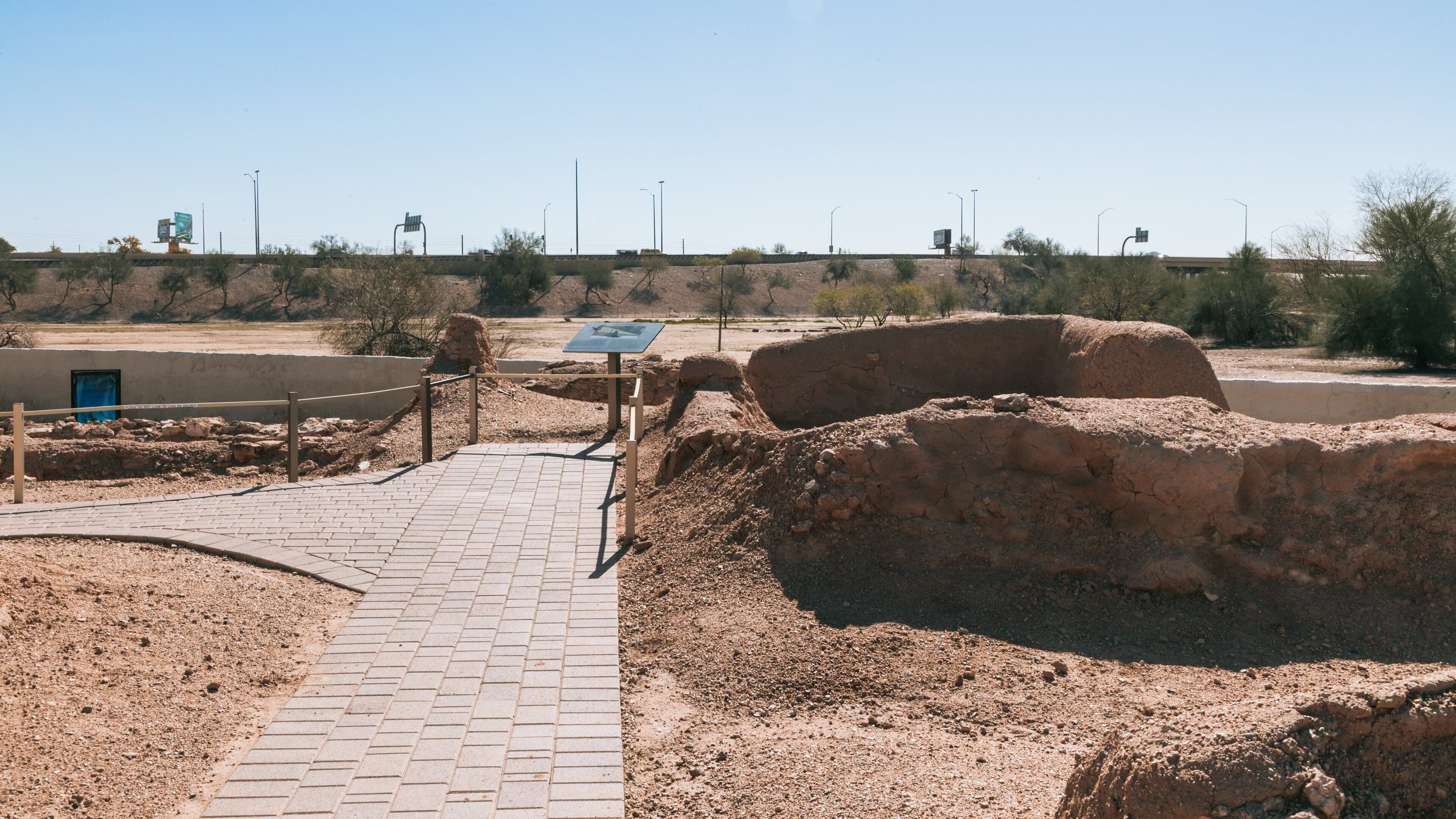 S\'edav Va\'aki Museum which includes a garden and desert views