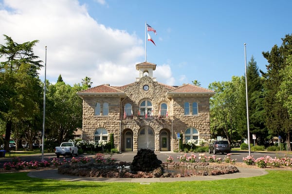 City hall in Sonoma, California, fountain in front
