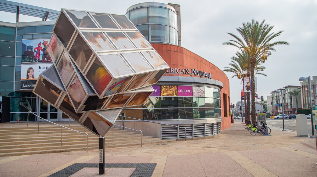 Japanese American National Museum which includes outdoor art