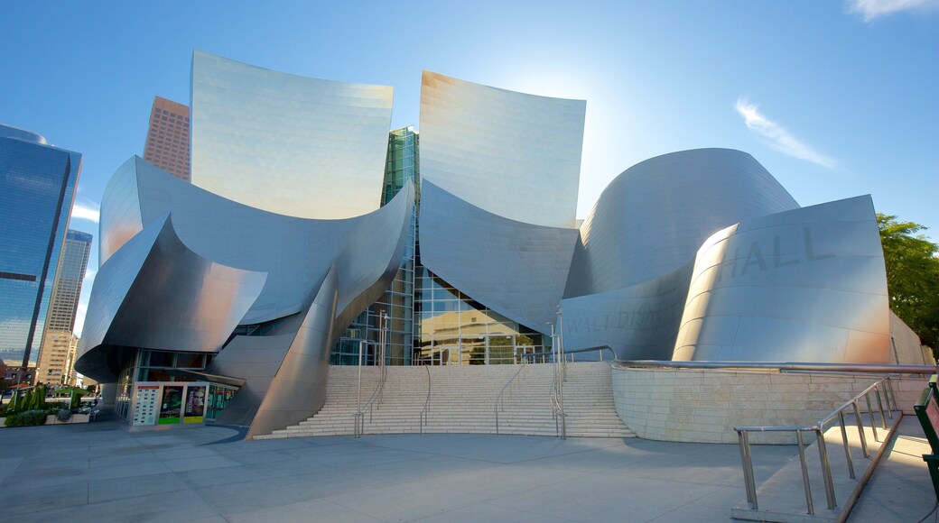 Walt Disney Concert Hall mostrando città e architettura moderna