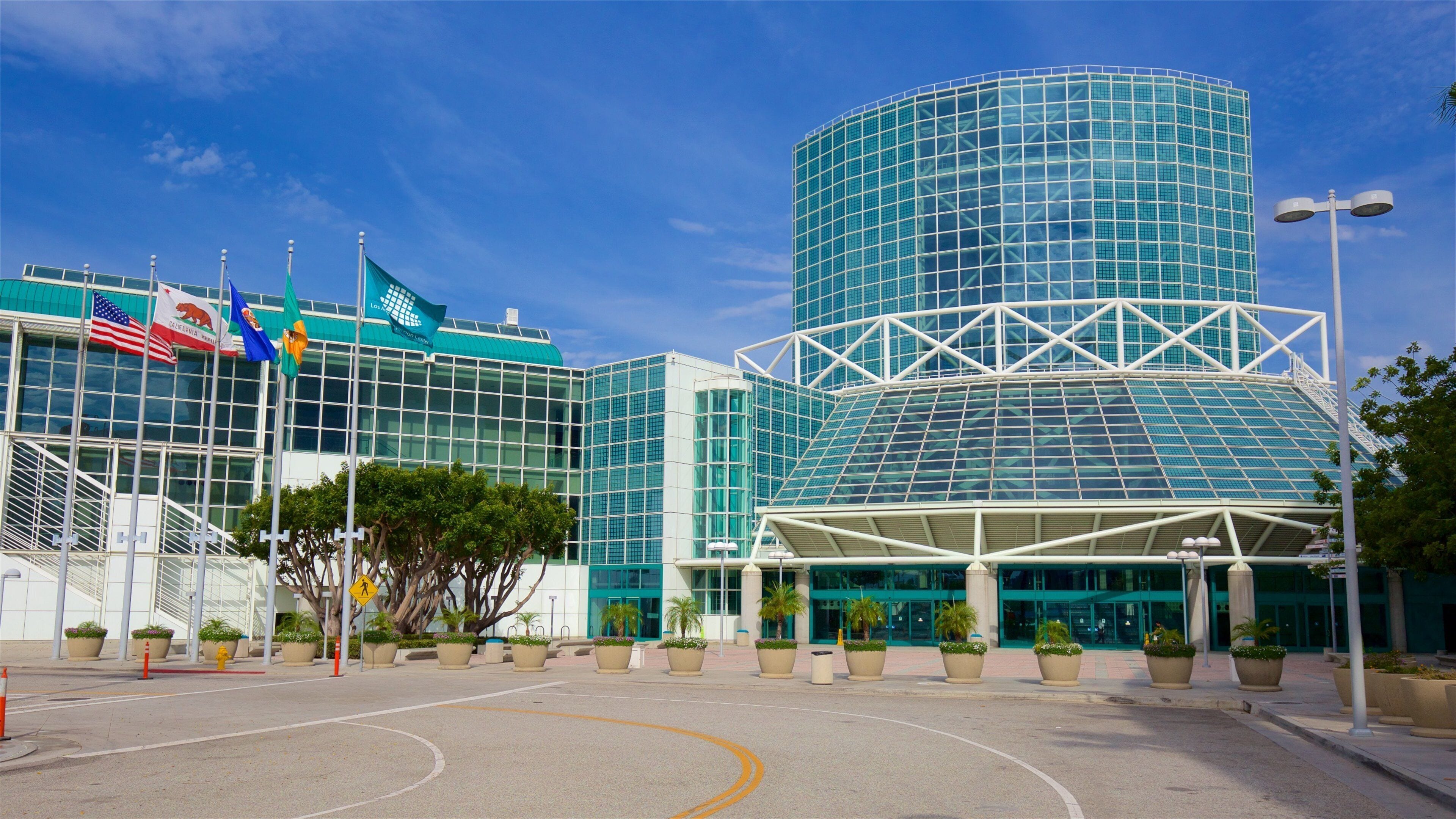 Staples Center showing modern architecture