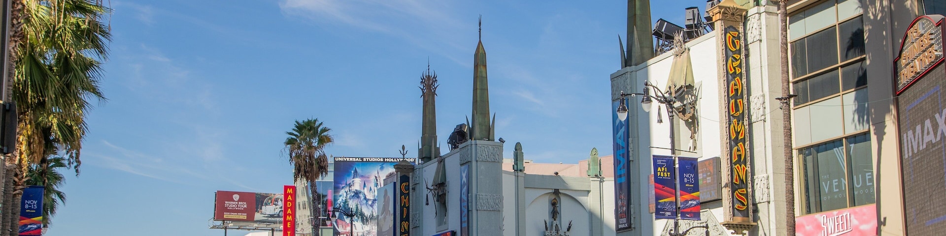 TCL Chinese Theatre showing street scenes