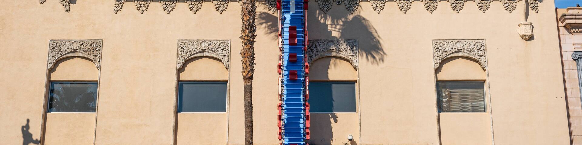 Hollywood Wax Museum which includes signage