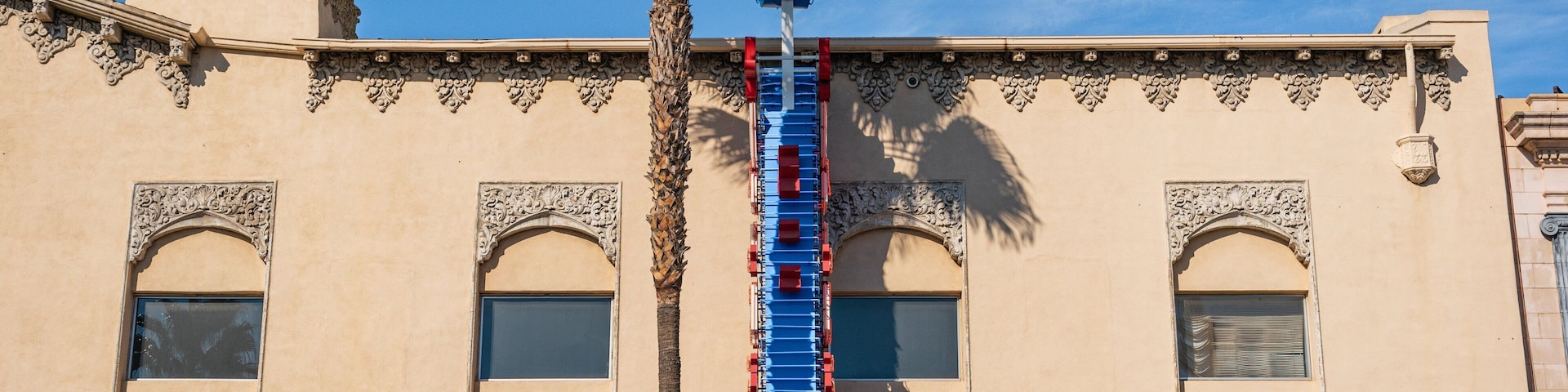 Hollywood Wax Museum which includes signage