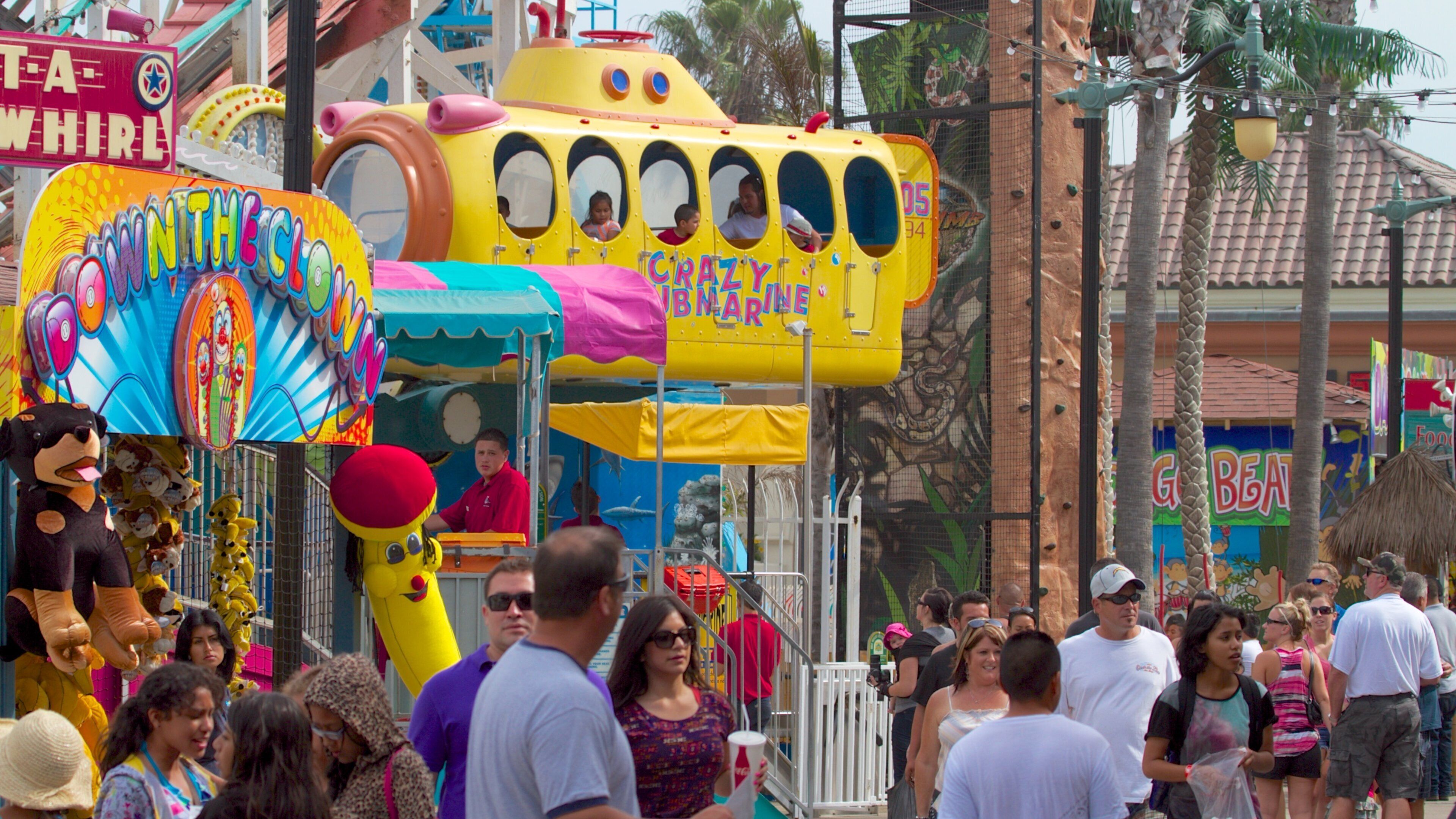 Belmont Park som inkluderer karusell, gatescener og by