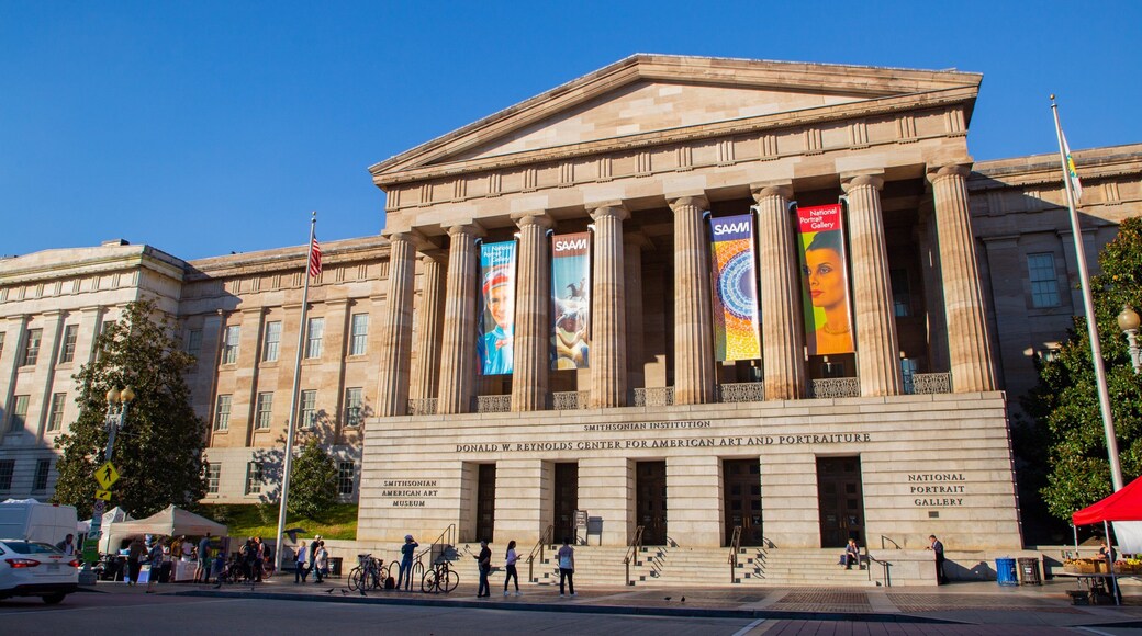 National Portrait Gallery featuring street scenes, heritage architecture and an administrative buidling