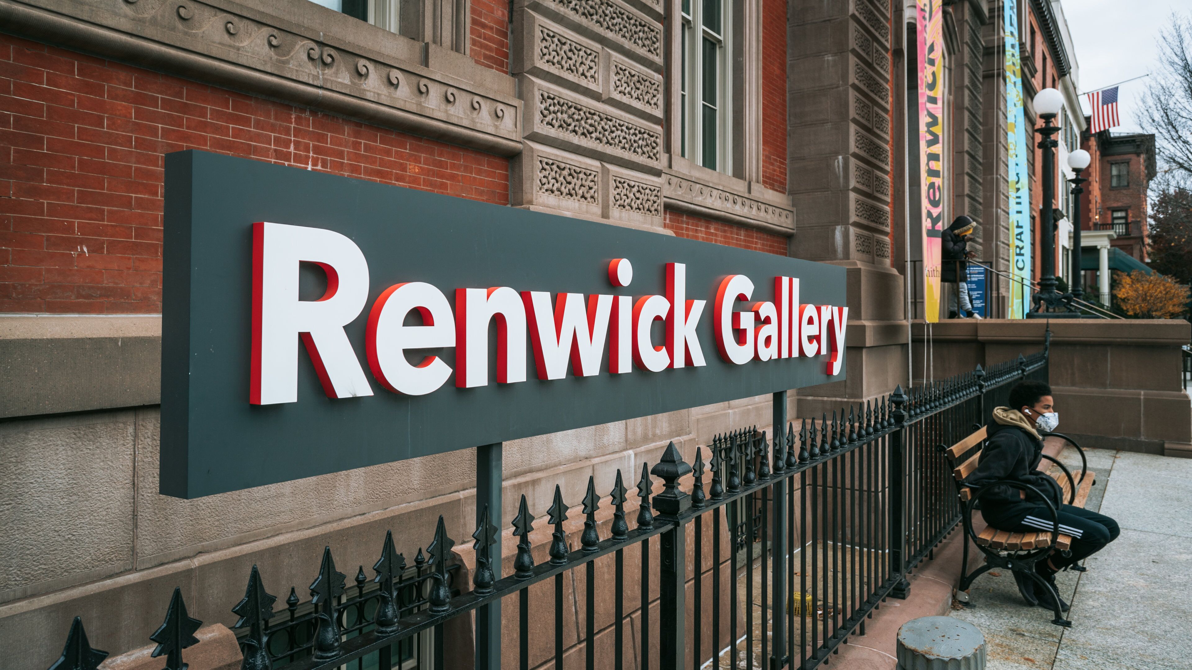 Renwick Gallery showing signage and street scenes