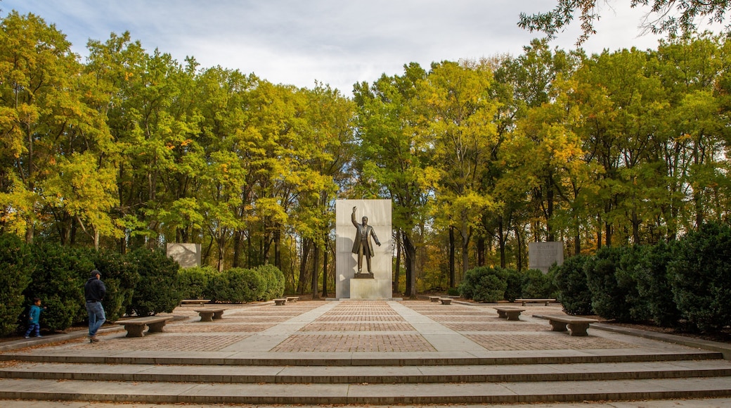 Theodore Roosevelt Island Park which includes a statue or sculpture