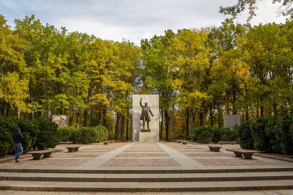 Theodore Roosevelt Island Park which includes a statue or sculpture