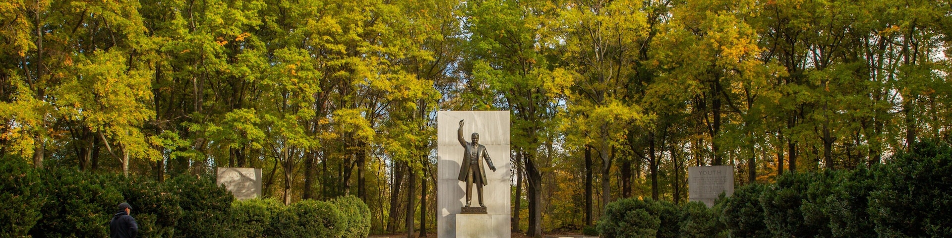 Theodore Roosevelt Island Park which includes a statue or sculpture