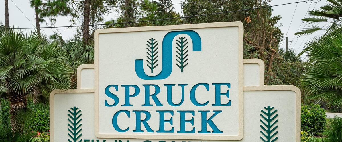 Spruce Creek Country Club showing signage