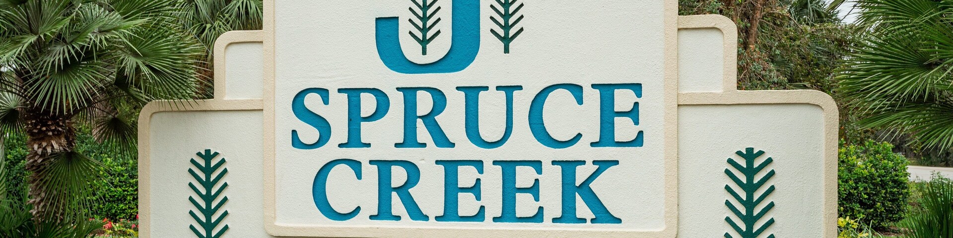 Spruce Creek Country Club showing signage
