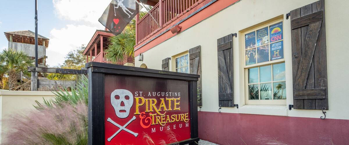 St. Augustine Pirate and Treasure Museum which includes signage