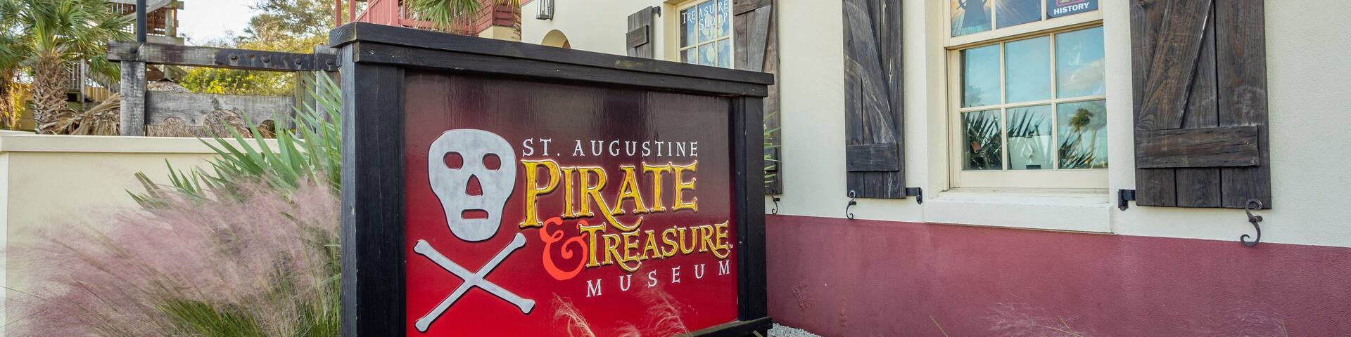 Señal para el Museo Pirata y del Tesoro de St. Augustine.
