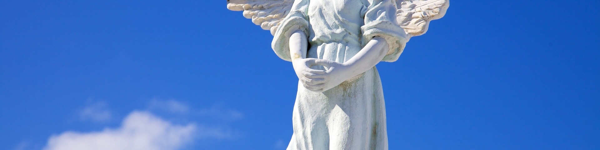 Cementerio de Cayo Hueso que incluye una estatua o escultura y un cementerio