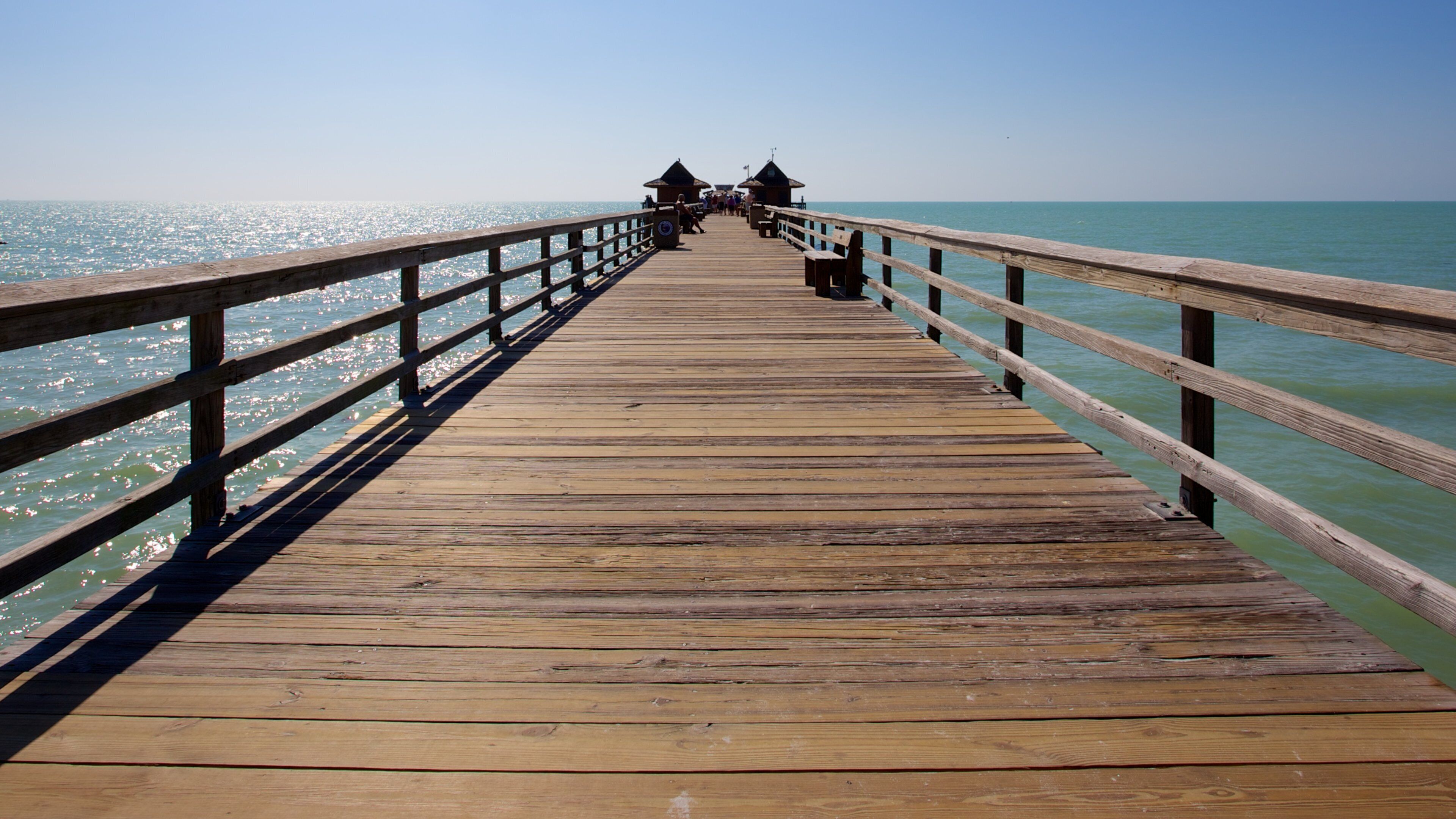 Naples Pier mostrando un puente