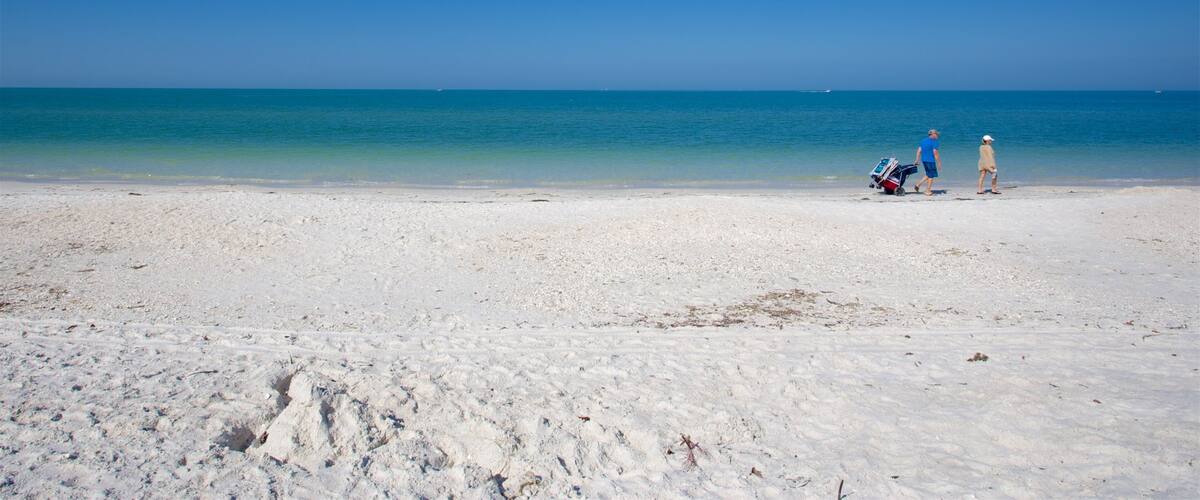 Barefoot Beach featuring hiekkaranta ja lahti tai satama