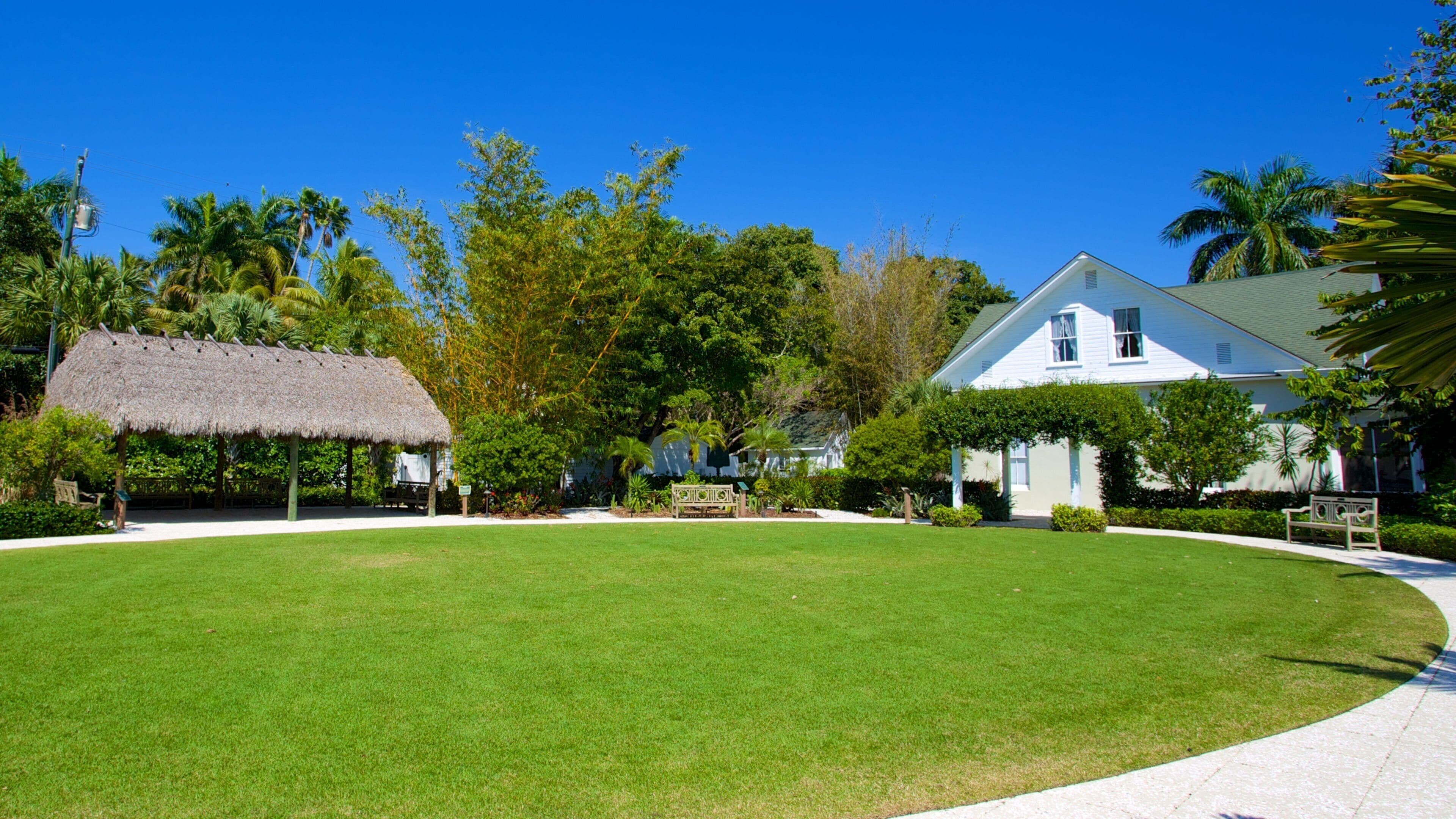 Naples Historical Society\'s Historic Palm Cottage showing a house