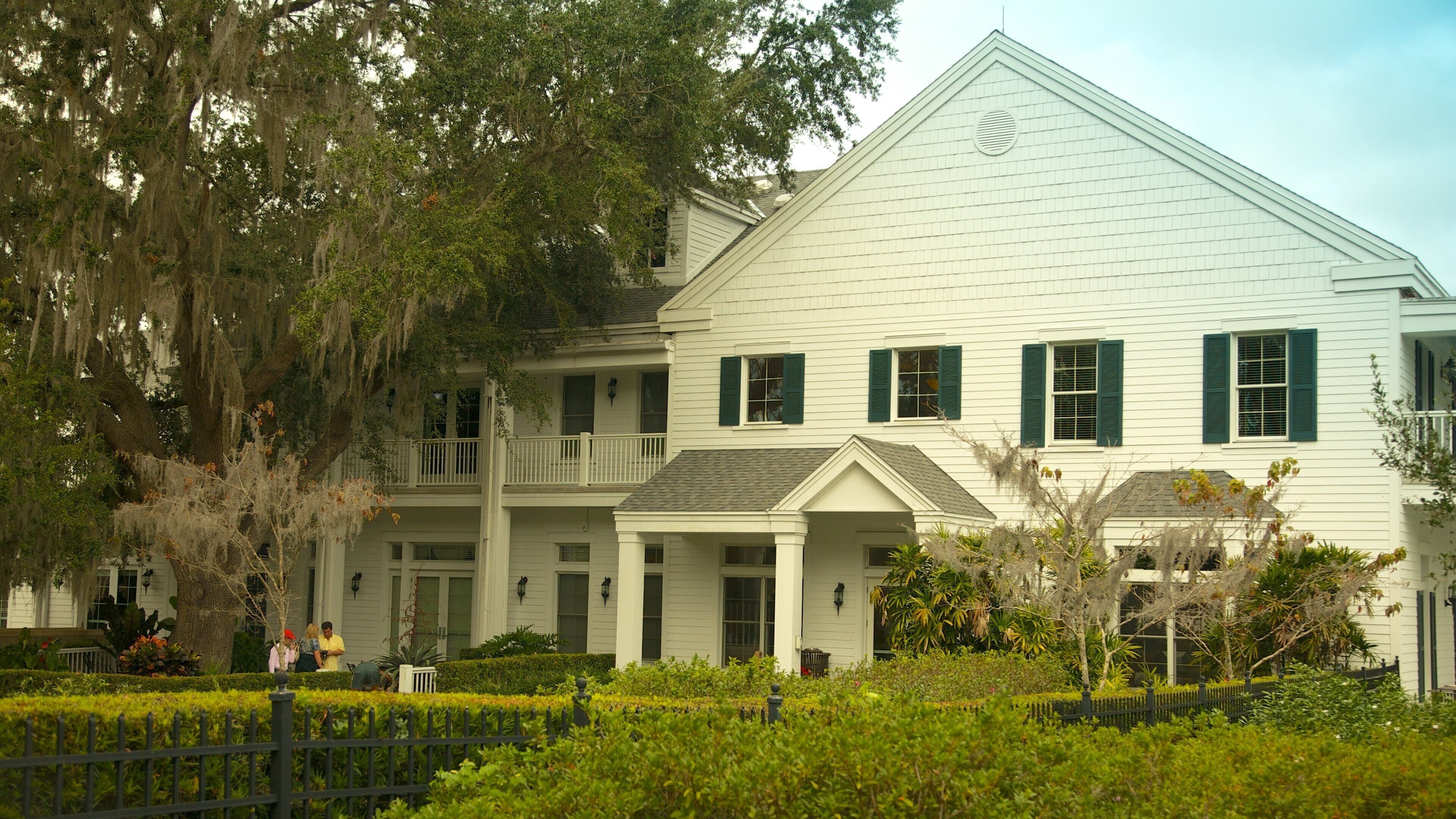 Harry P. Leu Gardens som inkluderar ett hus och en trädgård