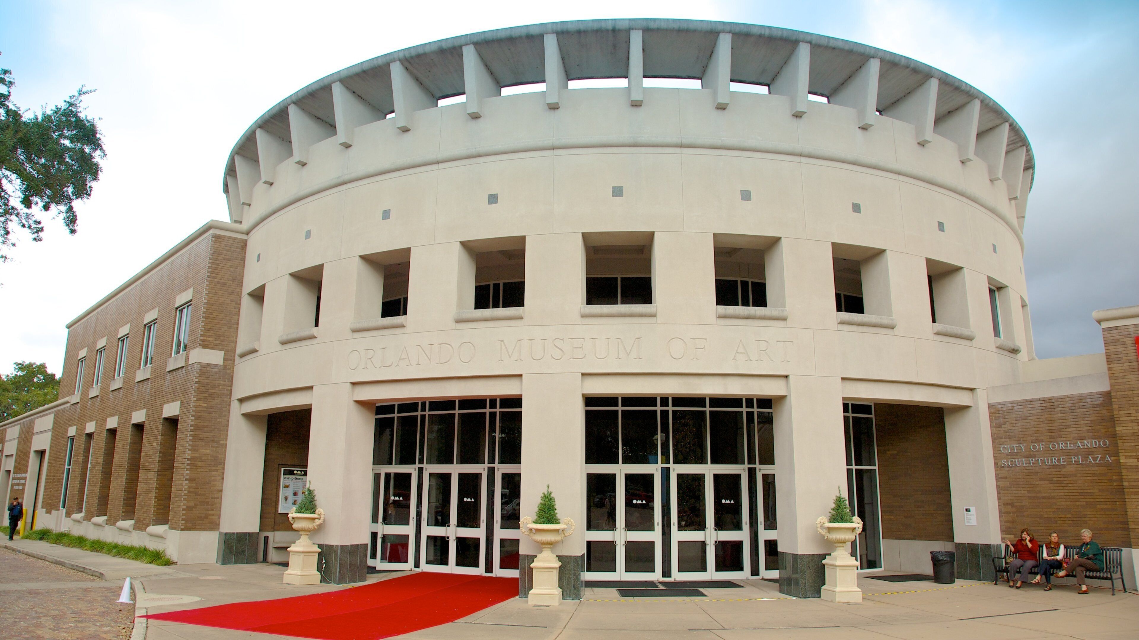 Orlando Museum of Art featuring signage