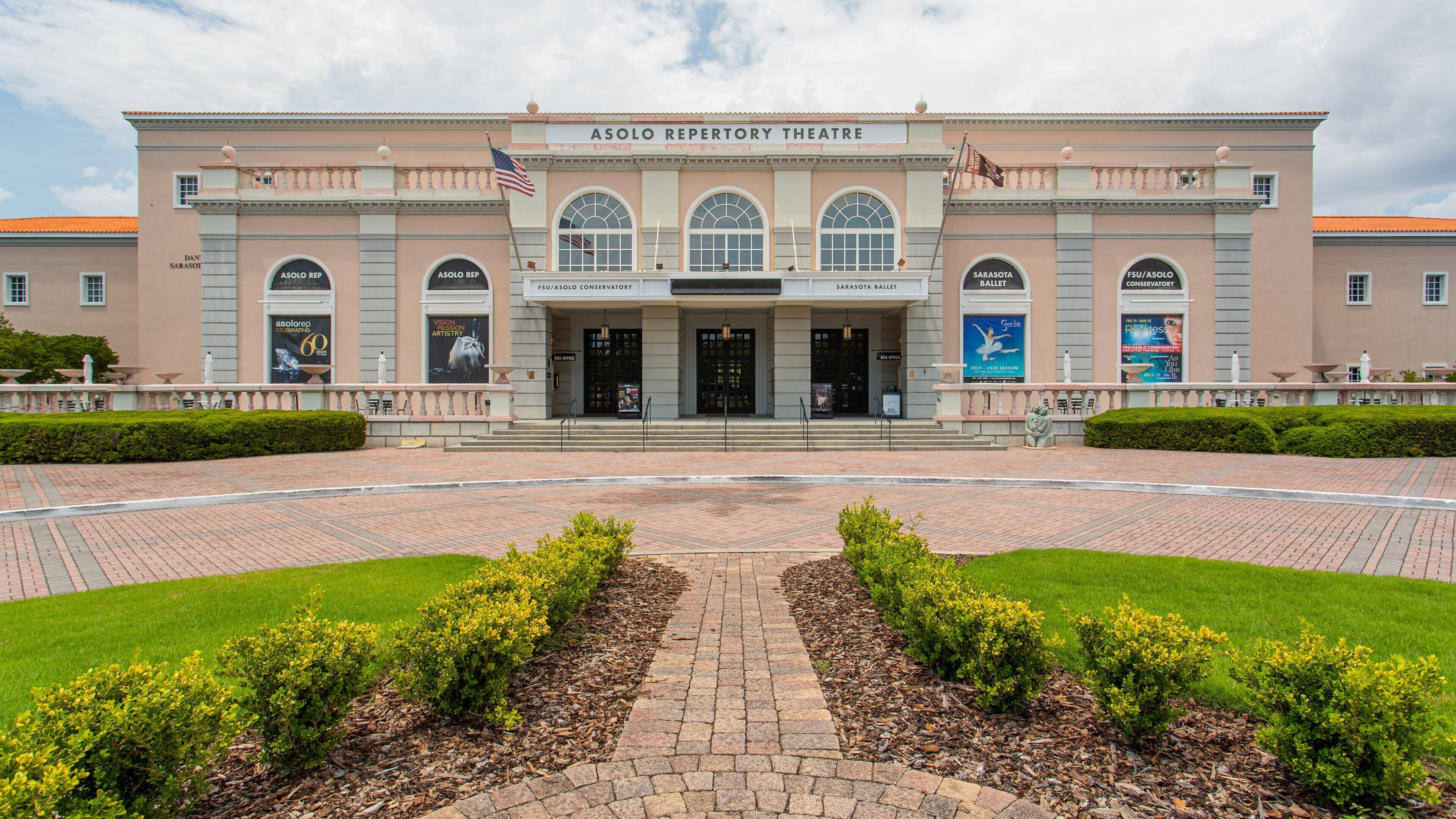 Asolo Theatre for the Performing Arts showing a park