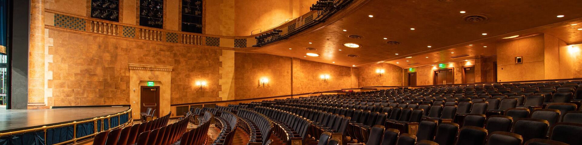 Central Sarasota which includes theater scenes and interior views