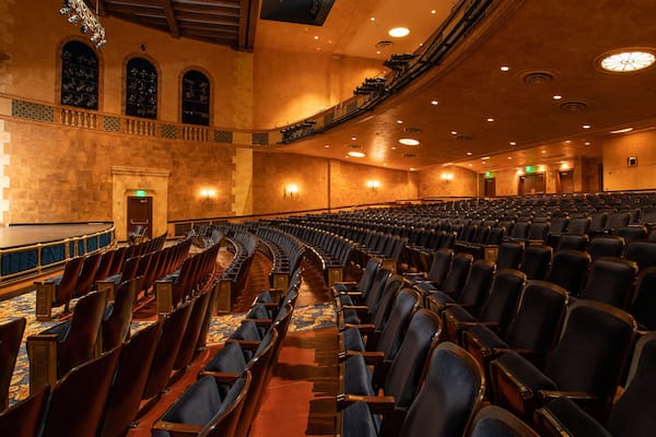 Central Sarasota which includes theater scenes and interior views