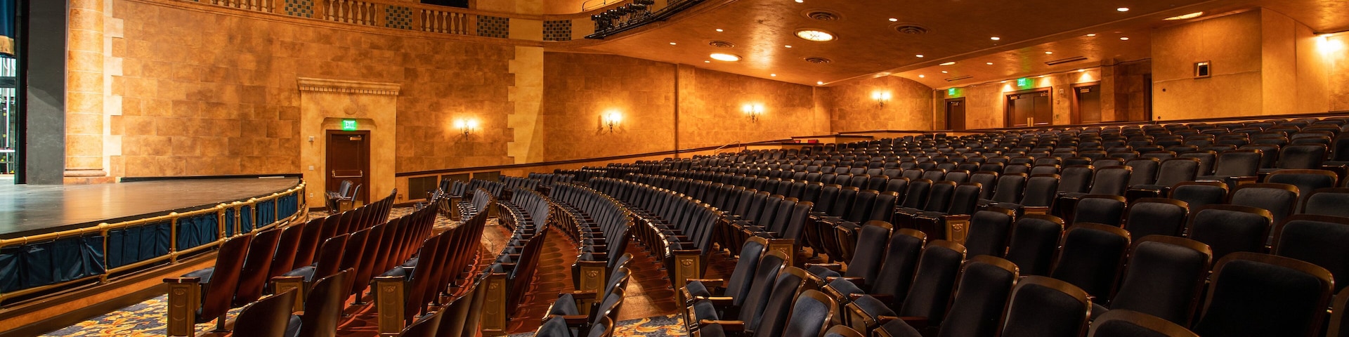 Central Sarasota which includes theater scenes and interior views