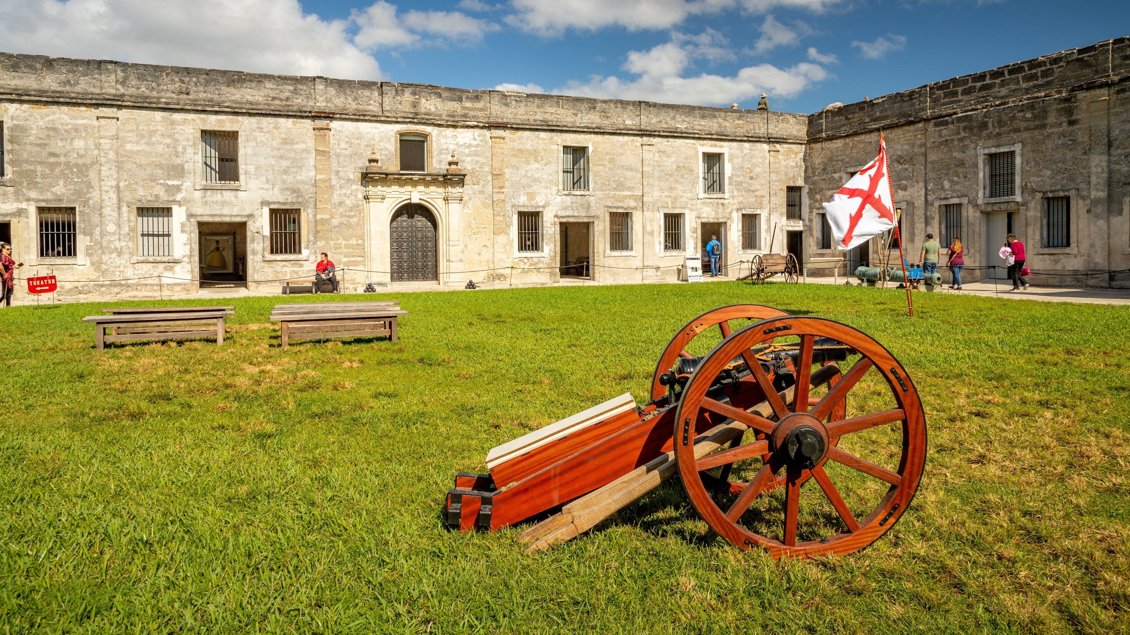Castillo de San Marcos showing heritage architecture and heritage elements