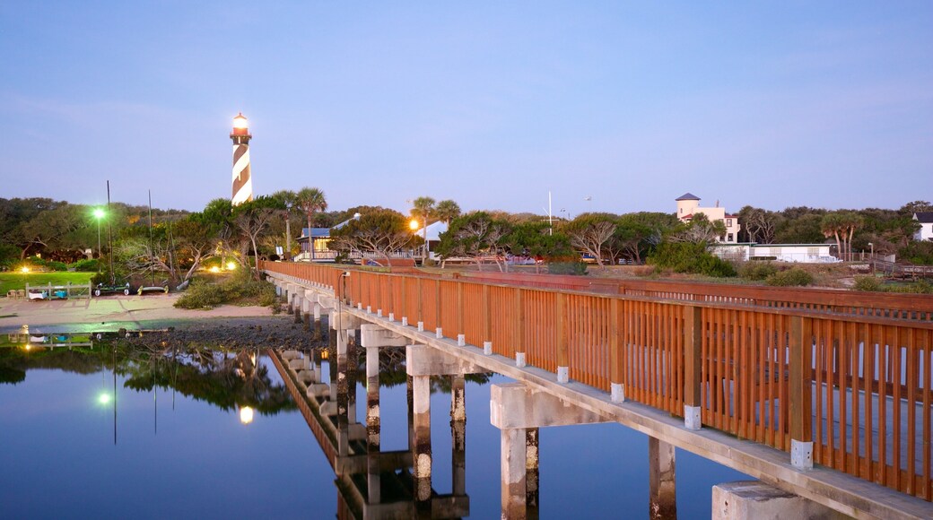 Vuurtoren en museum van St. Augustine inclusief een brug en nachtleven