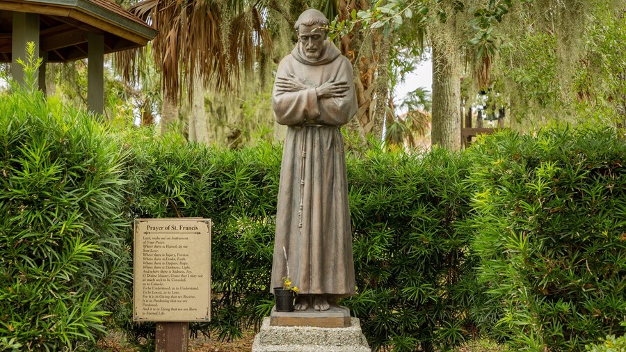 Mission of Nombre de Dios featuring a statue or sculpture and religious elements