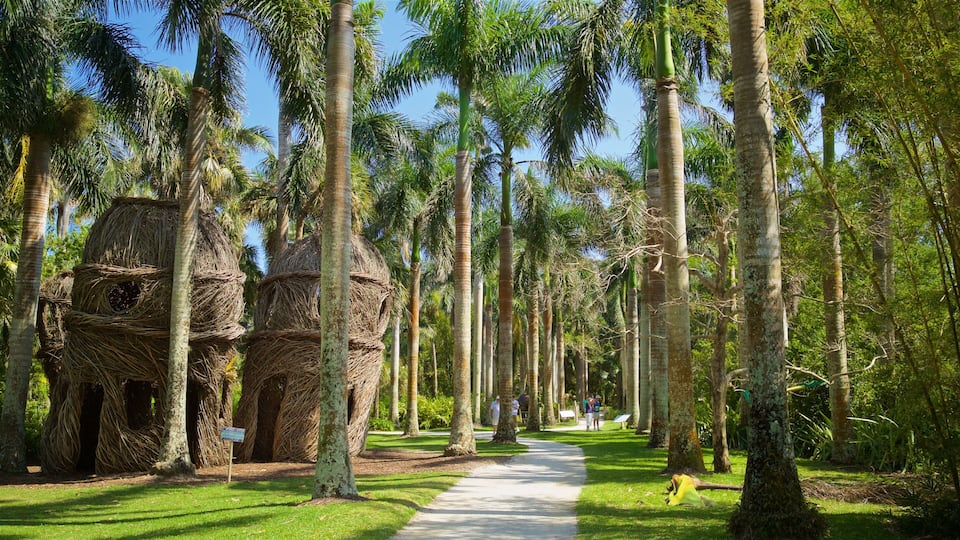 McKee Botanical Garden featuring indigenous culture and a garden