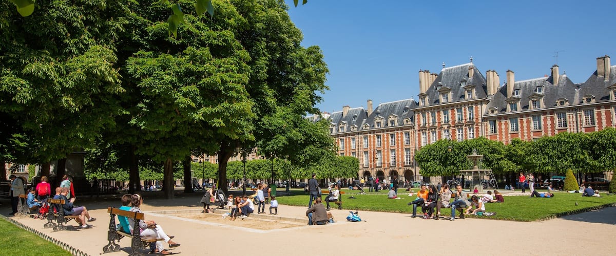 Place des Vosges featuring heritage architecture and a park