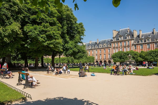 Place des Vosges featuring heritage architecture and a park