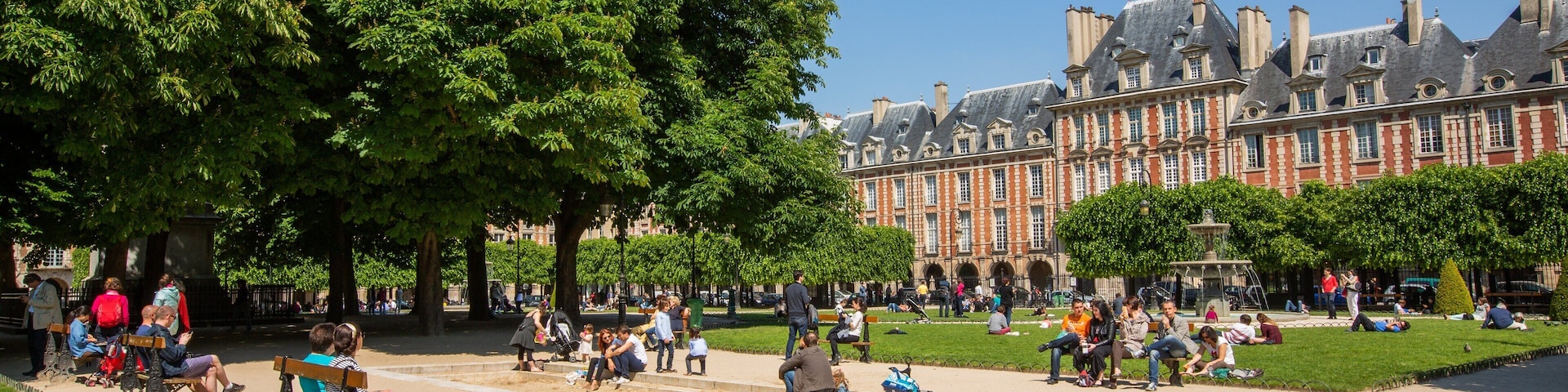 Place des Vosges featuring heritage architecture and a park