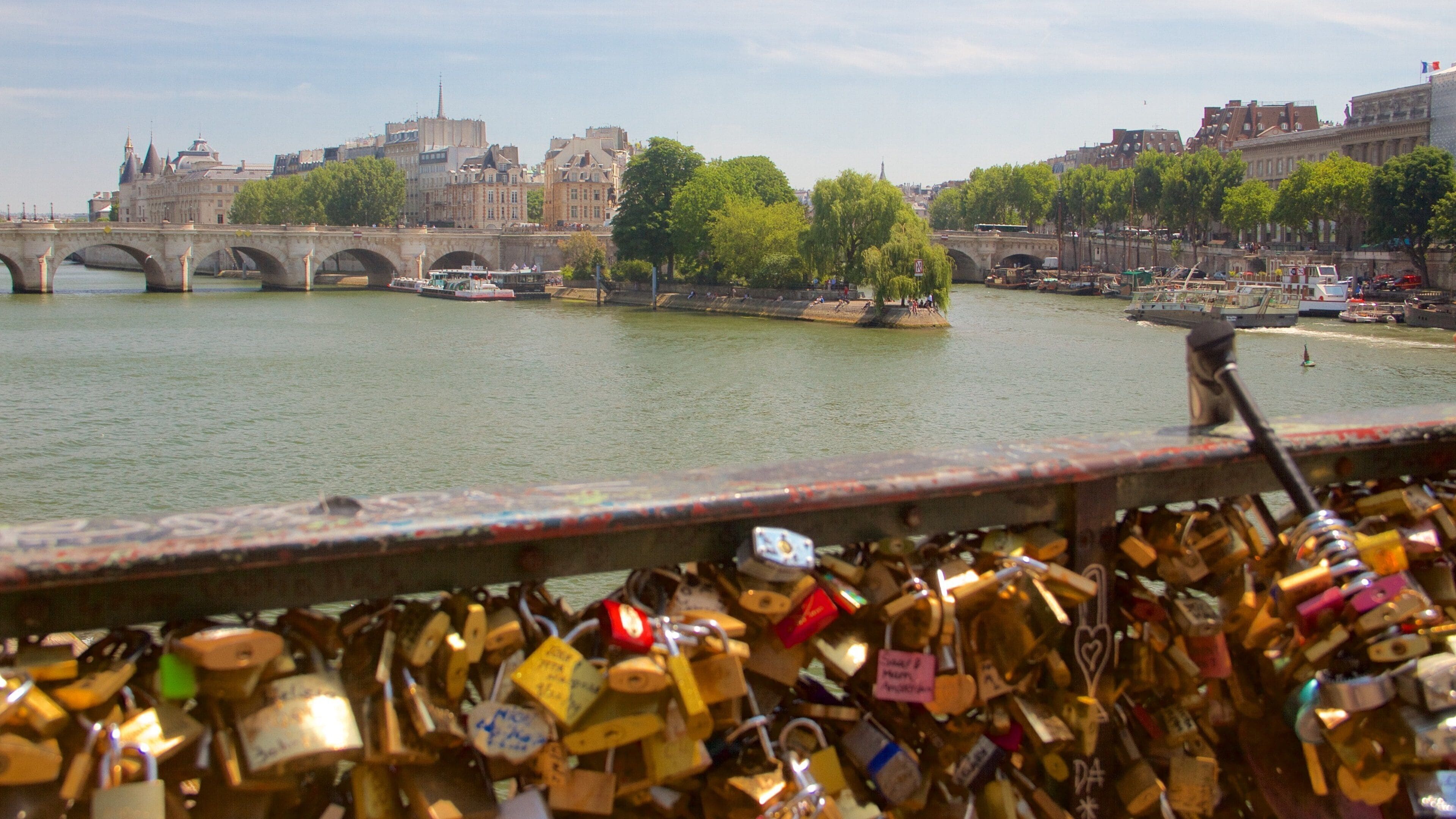 Pont des Arts showing a city, a river or creek and a bridge