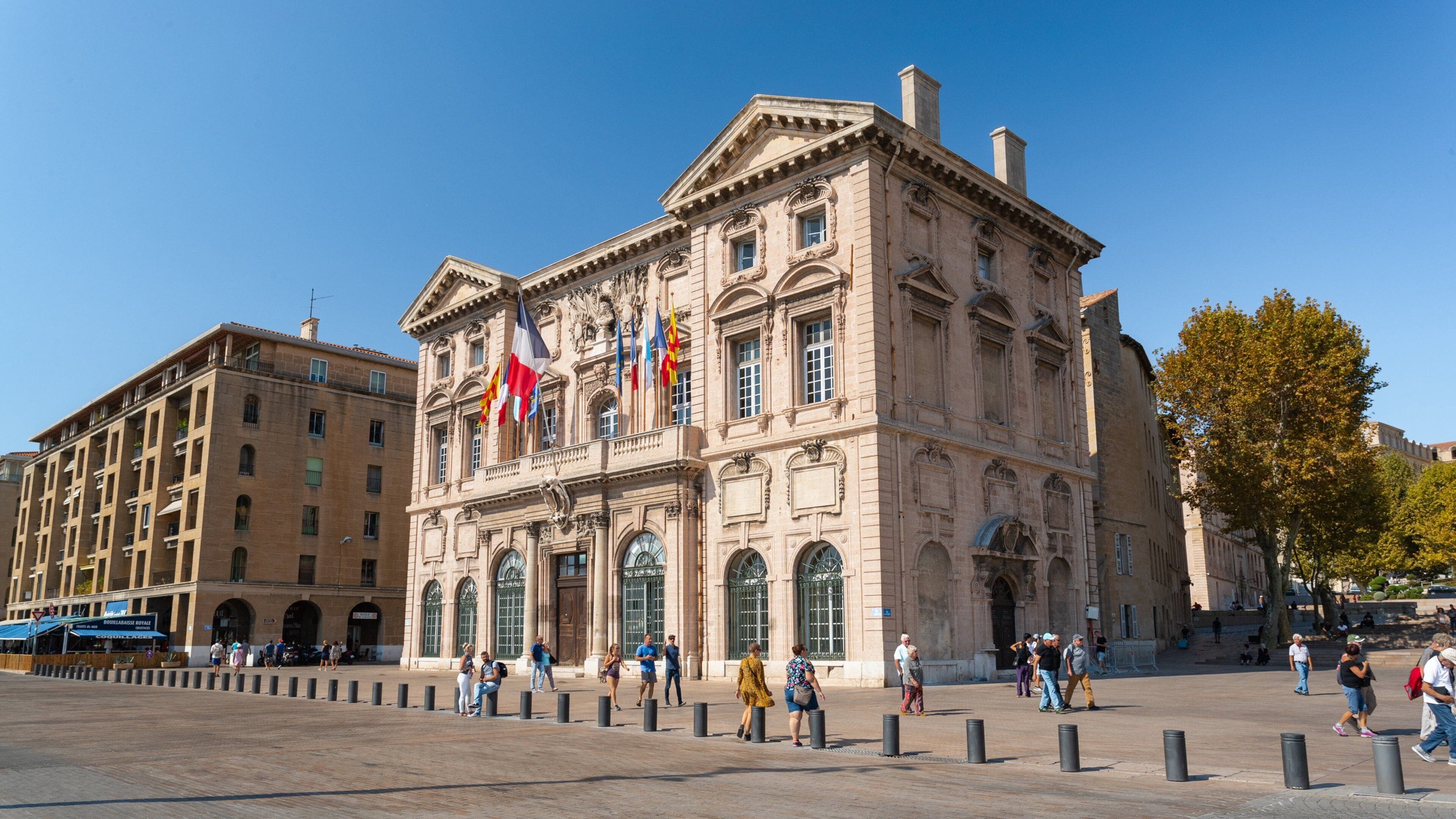Hotel de Ville featuring heritage architecture