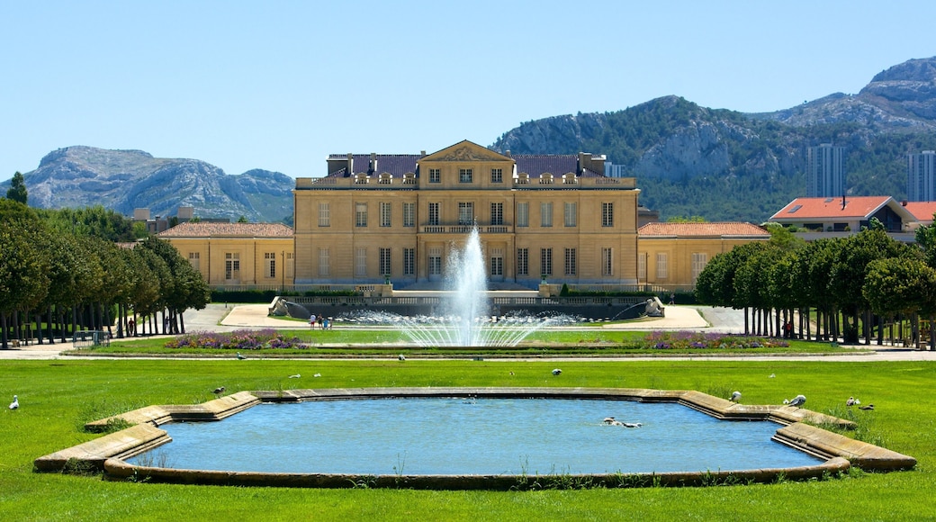 8th Arrondissement featuring a fountain, a pool and a park