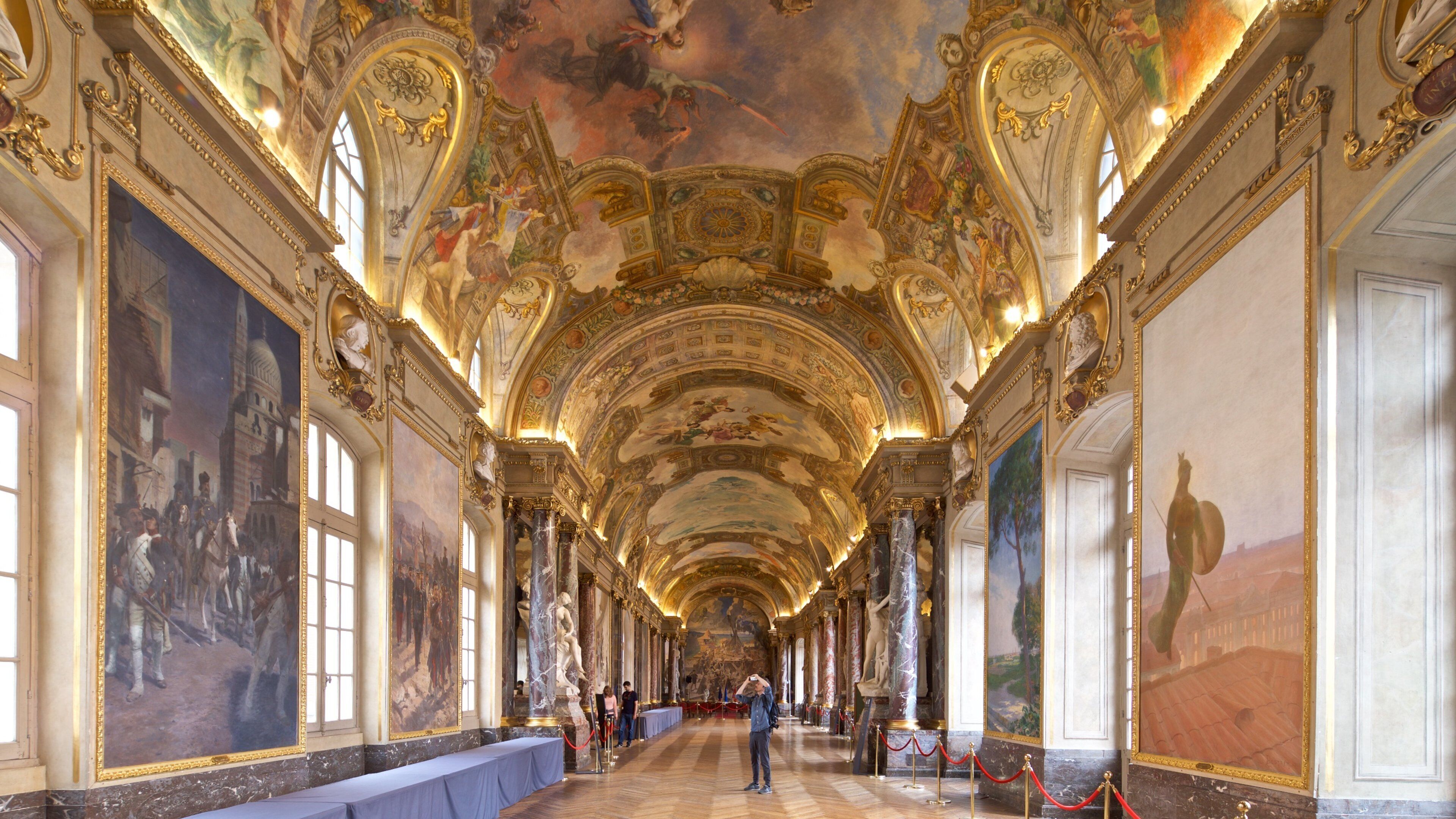 Capitole de Toulouse featuring art, interior views and heritage elements
