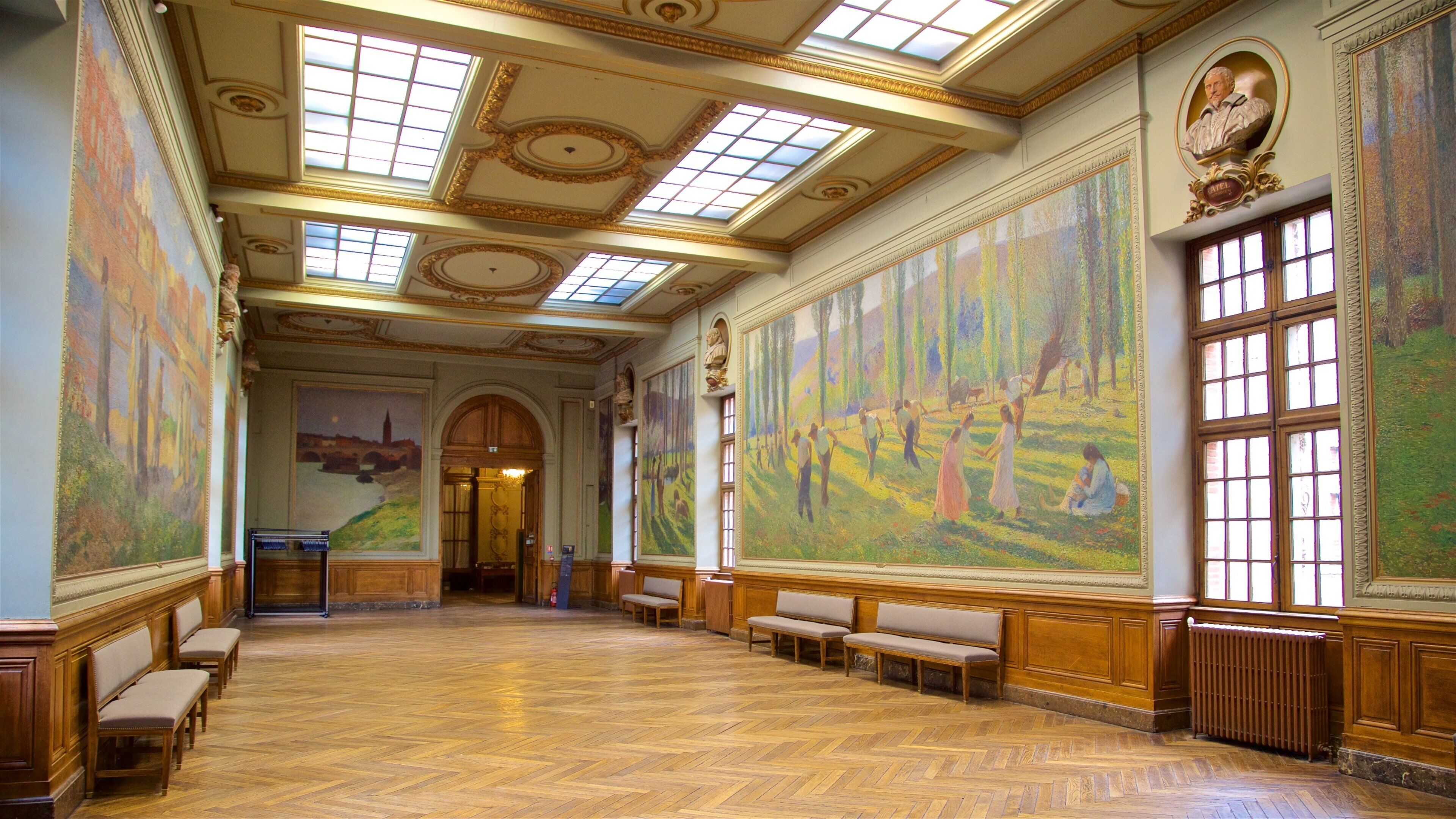 Capitole de Toulouse which includes art and interior views