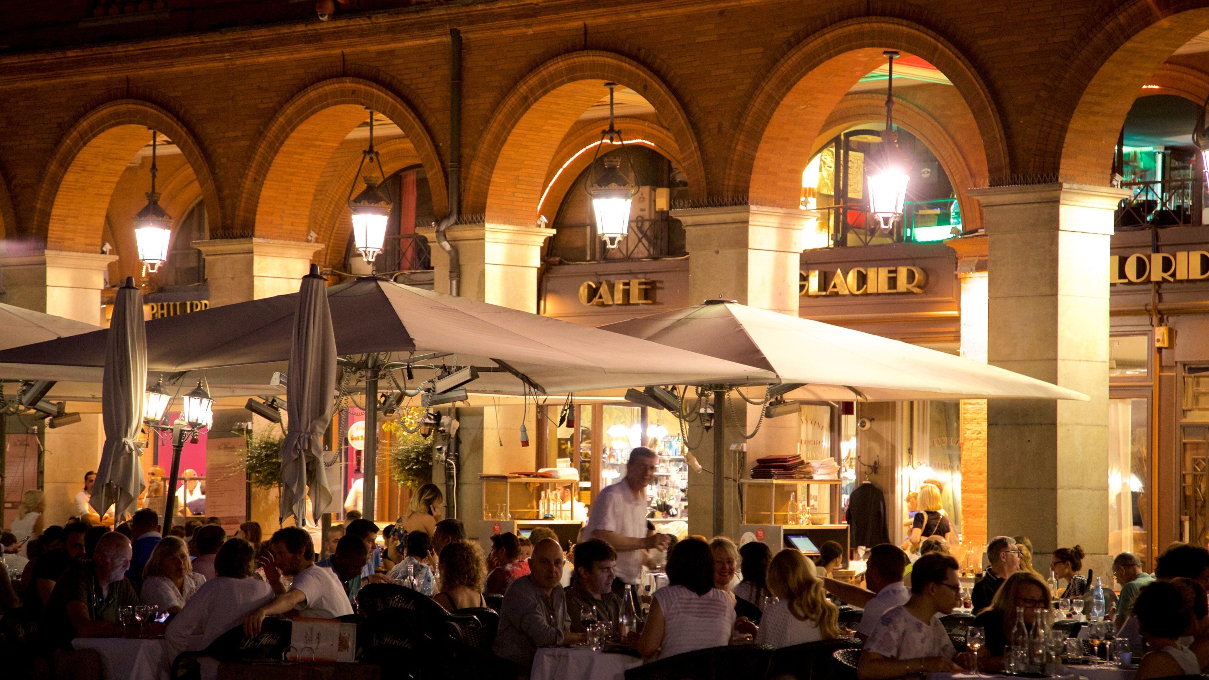 Capitole de Toulouse which includes night scenes and outdoor eating as well as a small group of people
