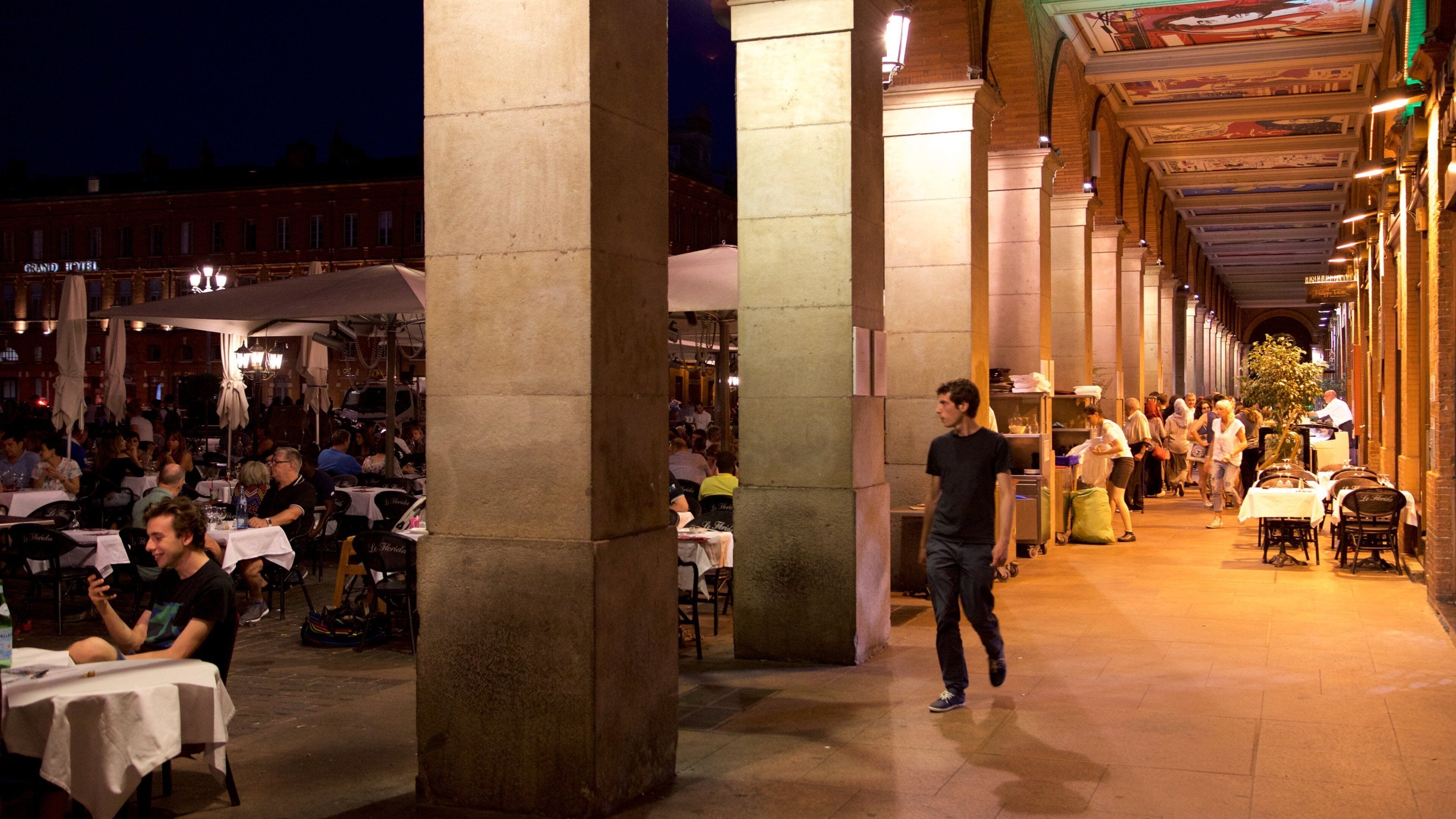 Capitole de Toulouse showing outdoor eating and night scenes as well as an individual male