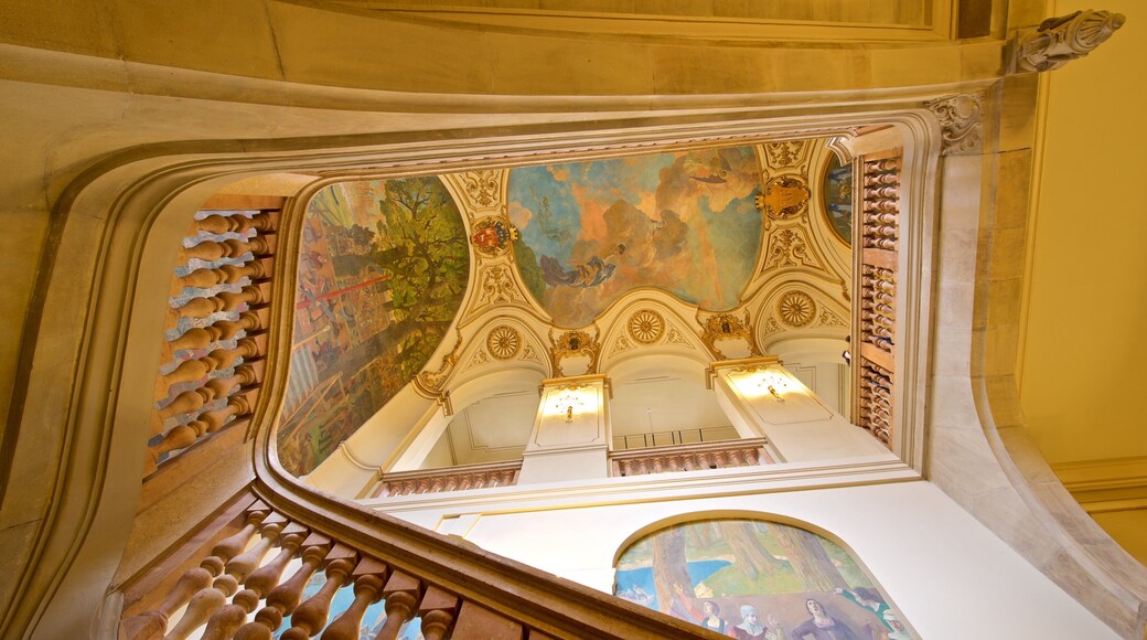 Capitole de Toulouse showing interior views and art